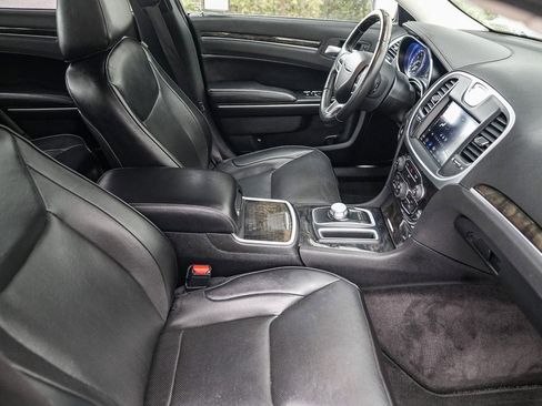 Used 2018 Chrysler 300 Limited image 15