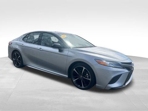 Used 2020 Toyota Camry XSE image 8