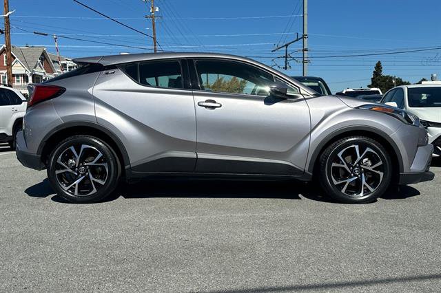 Used 2019 Toyota C-HR Limited FWD image 2