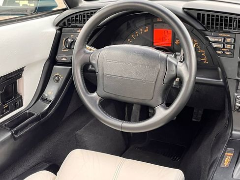 Used 1992 Chevrolet Corvette Coupe RWD image 12