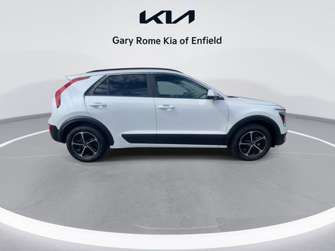 New 2025 Kia Niro LX image 9