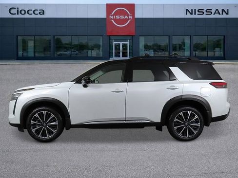 New 2026 Nissan Pathfinder Platinum image 2