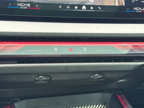 Used 2025 BMW X3 xDrive30i w/ Premium Package image 25