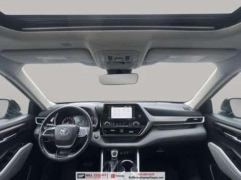 Used 2022 Toyota Highlander XLE image 10