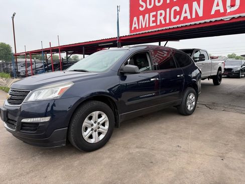 Used 2015 Chevrolet Traverse LS FWD image 2