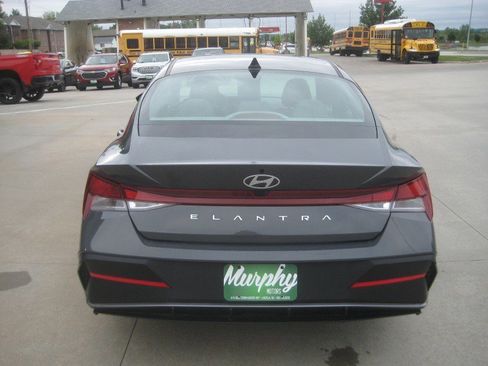 Used 2024 Hyundai Elantra SEL FWD image 6