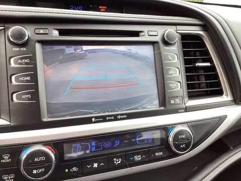 Used 2019 Toyota Highlander SE FWD image 20