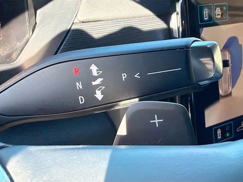 Used 2024 GMC Acadia Elevation image 30