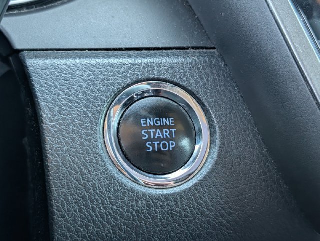 Used 2018 Toyota Camry XSE FWD image 19