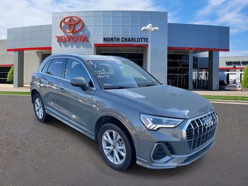 Used 2023 Audi Q3 2.0T Premium w/ Convenience Package image 2