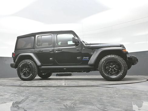 Used 2023 Jeep Wrangler Unlimited AWD/4WD image 32