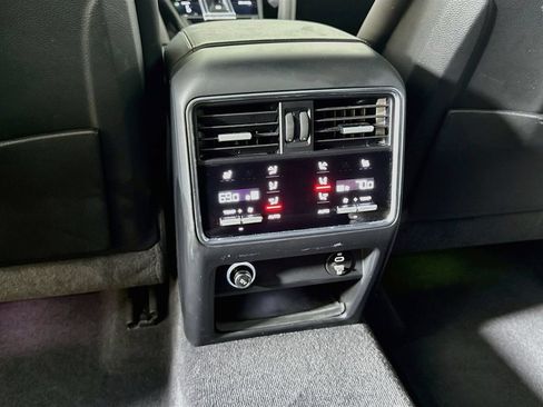 Certified 2023 Porsche Cayenne Platinum Edition AWD/4WD image 39