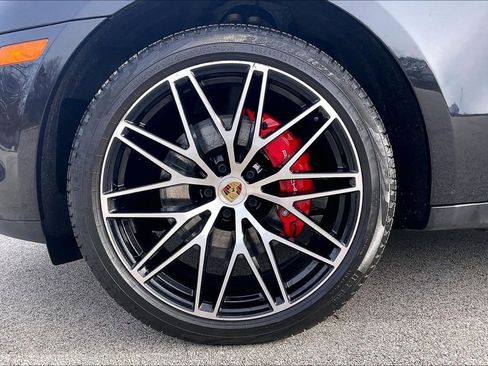 Used 2022 Porsche Macan S image 9