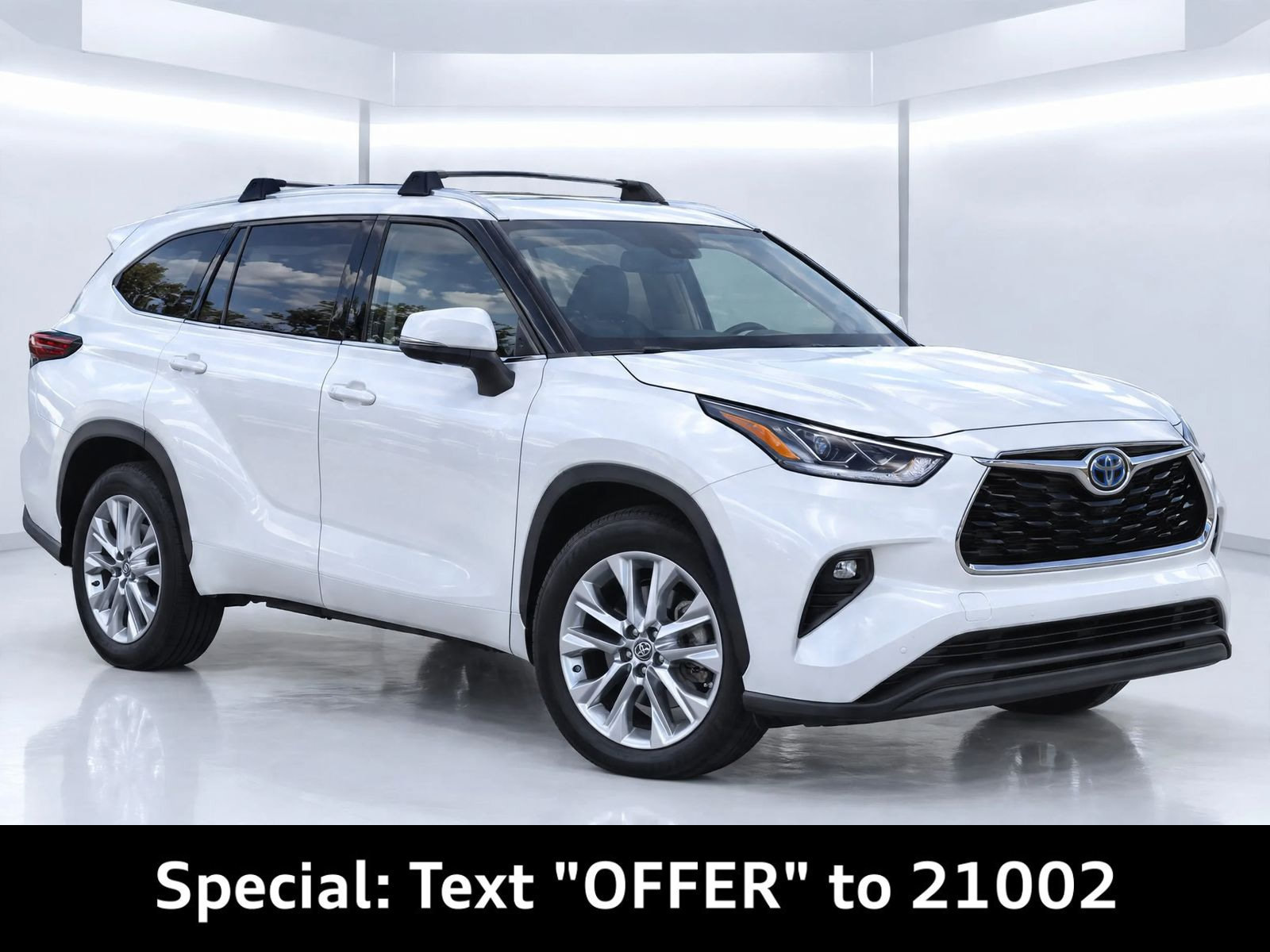 Used 2023 Toyota Highlander Limited FWD image 2