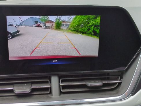 Used 2025 Chevrolet Trax LT w/ LT Convenience Package FWD image 27