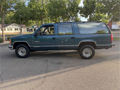 Used 1993 GMC Suburban 2500 RWD image 4