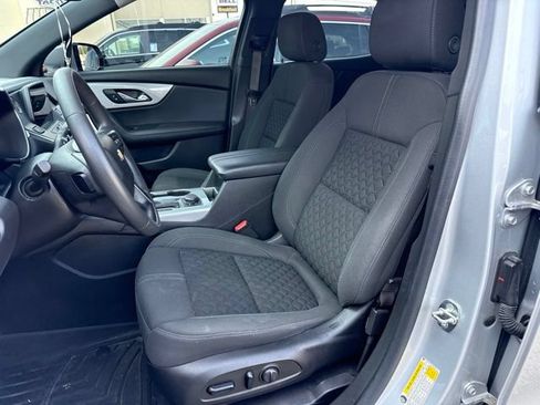 Used 2021 Chevrolet Blazer LT FWD image 2