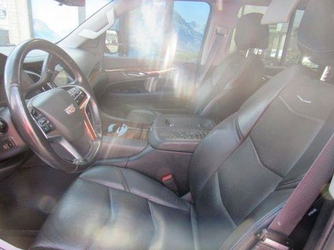 Used 2017 Cadillac Escalade Premium Luxury w/ LPO, Radiant Package AWD/4WD image 39