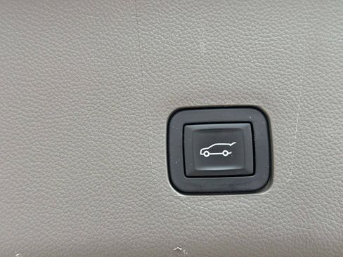 Used 2019 Chevrolet Traverse LT w/ LT Premium Package FWD image 15