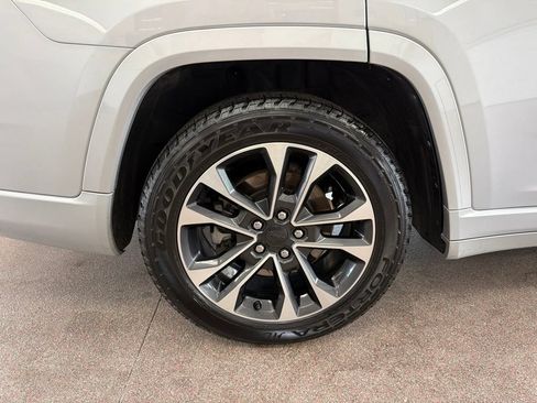 Used 2021 Jeep Grand Cherokee L Overland w/ Luxury Tech Group IV AWD/4WD image 31