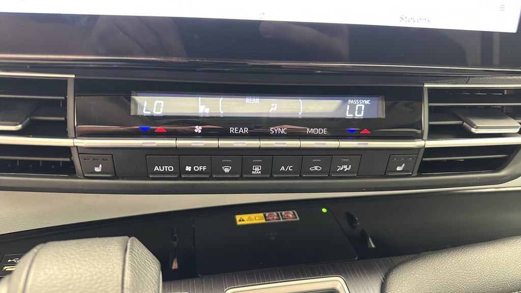 Used 2025 Toyota Sienna XLE FWD image 20