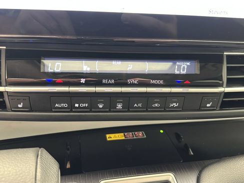 Used 2025 Toyota Sienna XLE FWD image 20