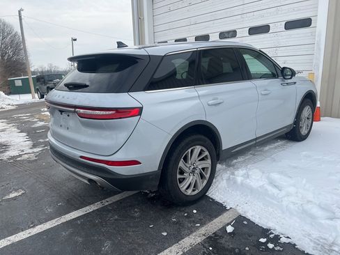 Used 2025 Lincoln Corsair Premiere image 3