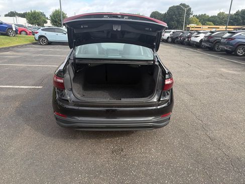 Used 2025 Volkswagen Jetta SE FWD image 25