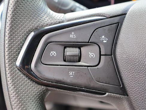 Used 2025 Chevrolet Trax LT FWD image 12