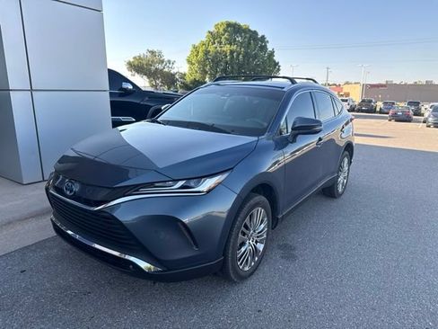 Used 2022 Toyota Venza XLE AWD/4WD image 1