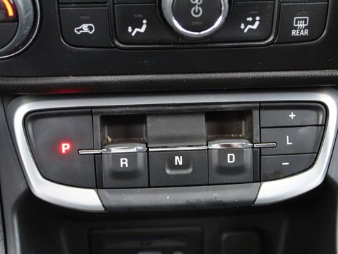 Used 2024 GMC Terrain SLT image 22