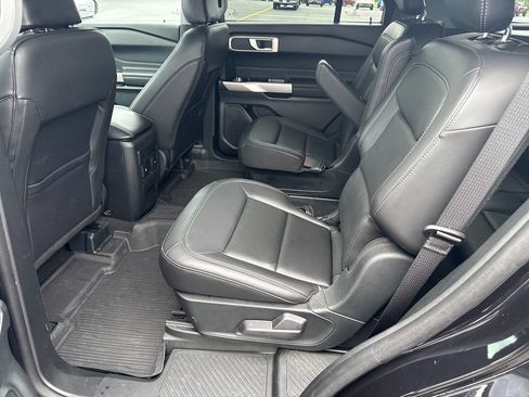 Used 2024 Ford Explorer XLT w/ Equipment Group 202A AWD/4WD image 18