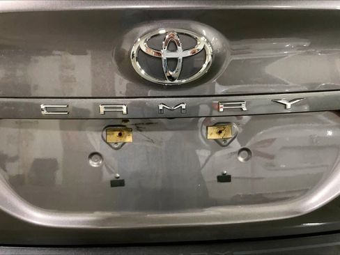 Used 2019 Toyota Camry XLE FWD image 10