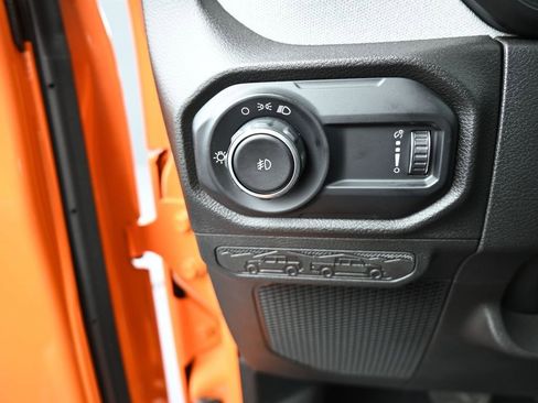 Used 2025 Jeep Wrangler Sport image 30