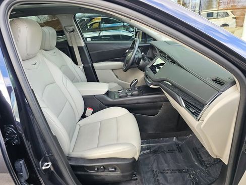 Certified 2022 Cadillac XT4 Premium Luxury w/ Technology Package image 11