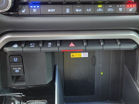 Used 2023 Toyota Tundra Platinum AWD/4WD image 27