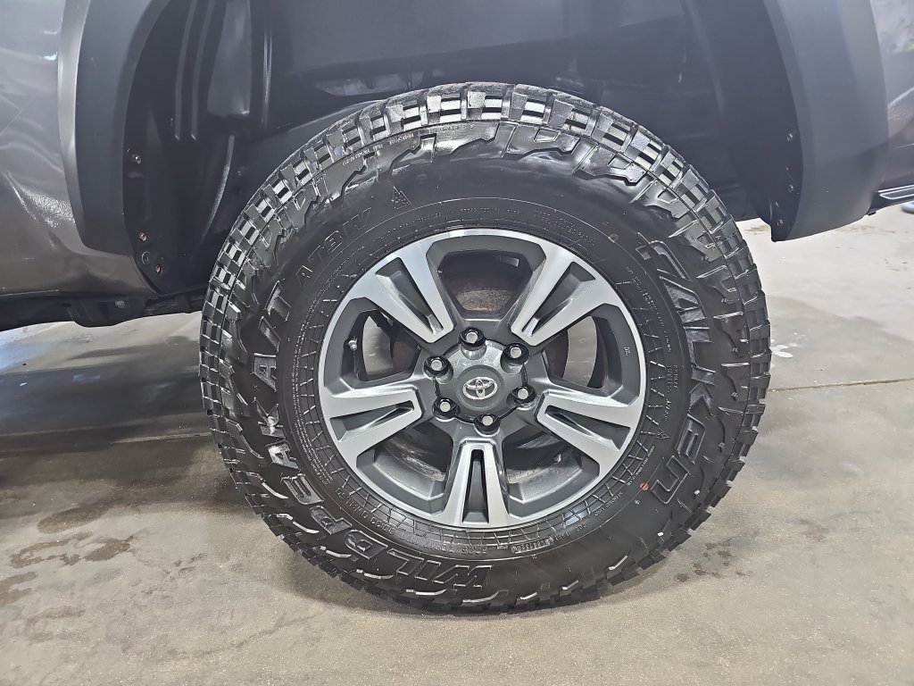 Used 2017 Toyota Tacoma TRD Off-Road w/ Tow Package AWD/4WD image 36