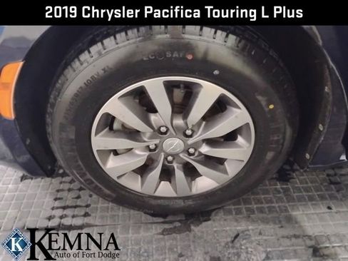Used 2019 Chrysler Pacifica Touring-L Plus image 28