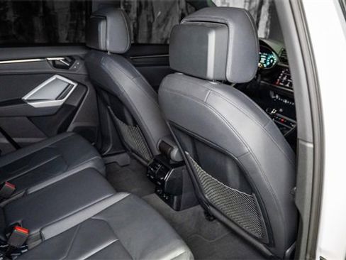 Used 2024 Audi Q3 2.0T Premium image 17