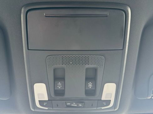 Used 2025 Honda Pilot Black Edition image 36