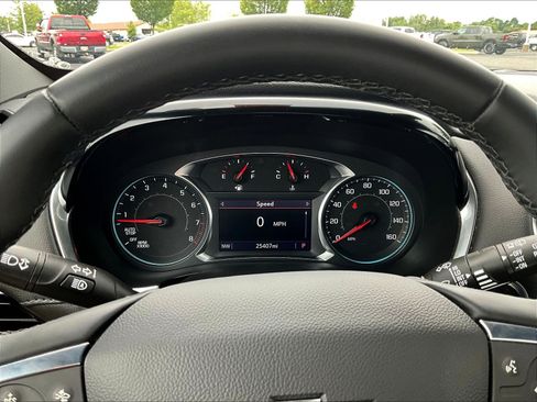 Used 2023 Chevrolet Traverse LT FWD image 13