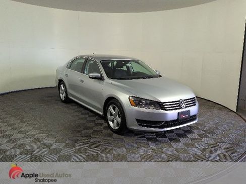 Used 2013 Volkswagen Passat 2.5 SE FWD image 1