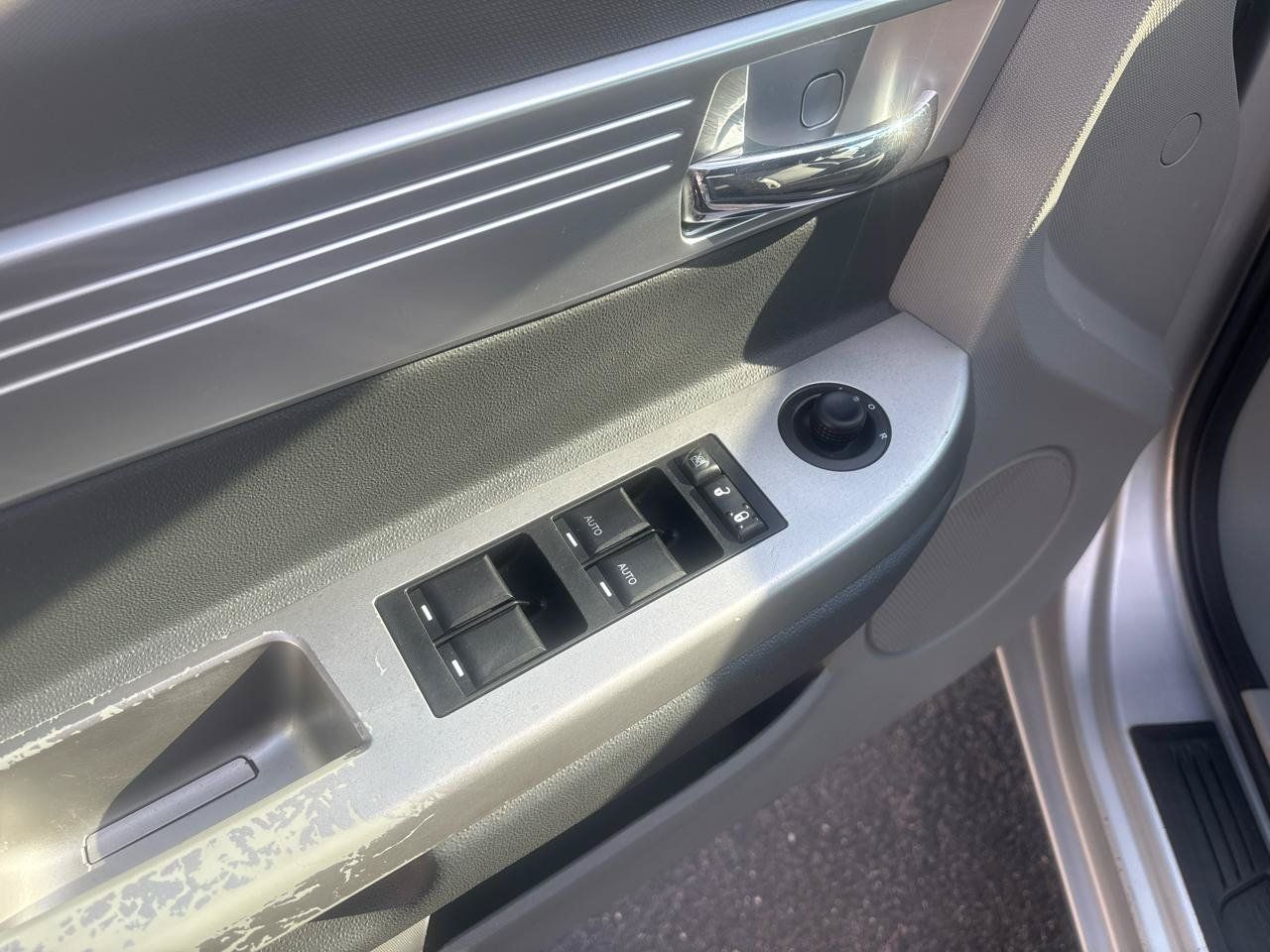 Used 2008 Chrysler Sebring Touring FWD image 10