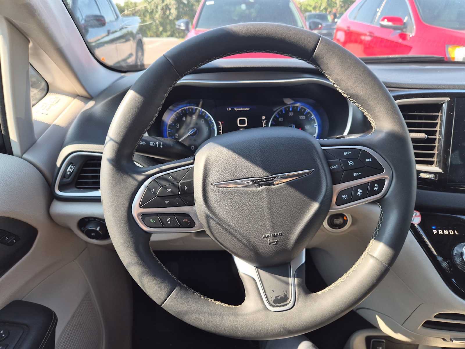Used 2024 Chrysler Pacifica Touring-L FWD image 7
