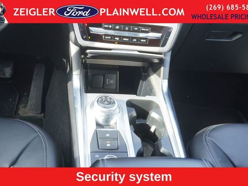 Used 2023 Ford Explorer XLT w/ Equipment Group 202A image 18