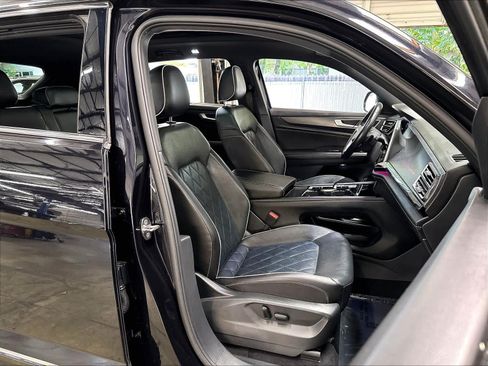 Used 2024 Volkswagen Atlas Cross Sport SEL Premium R-Line AWD/4WD image 32