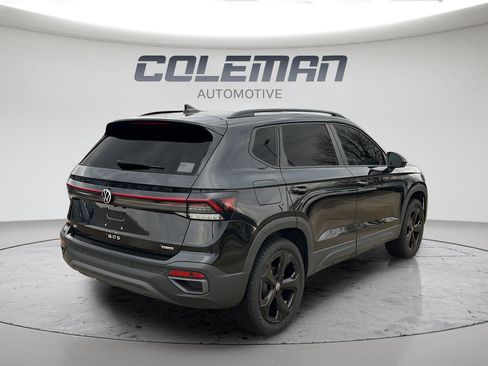 Used 2025 Volkswagen Taos SE image 5