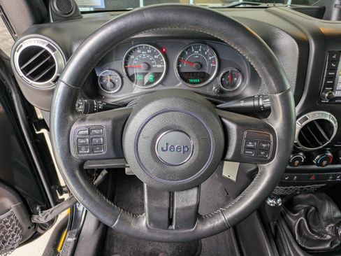 Used 2014 Jeep Wrangler Sahara w/ Connectivity Group AWD/4WD image 18