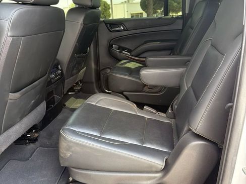 Used 2020 GMC Yukon XL SLT w/ Premium Edition RWD image 3