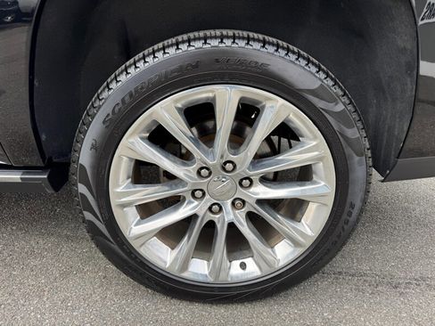 Used 2020 Cadillac Escalade ESV Premium Luxury image 15